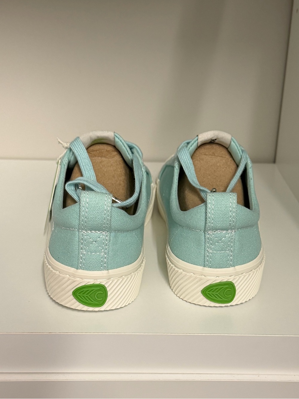 NEW Cariuma Pantone unisex sneaker eggshell blue Womens 7 Mens 5.5 - Picture 5 of 12